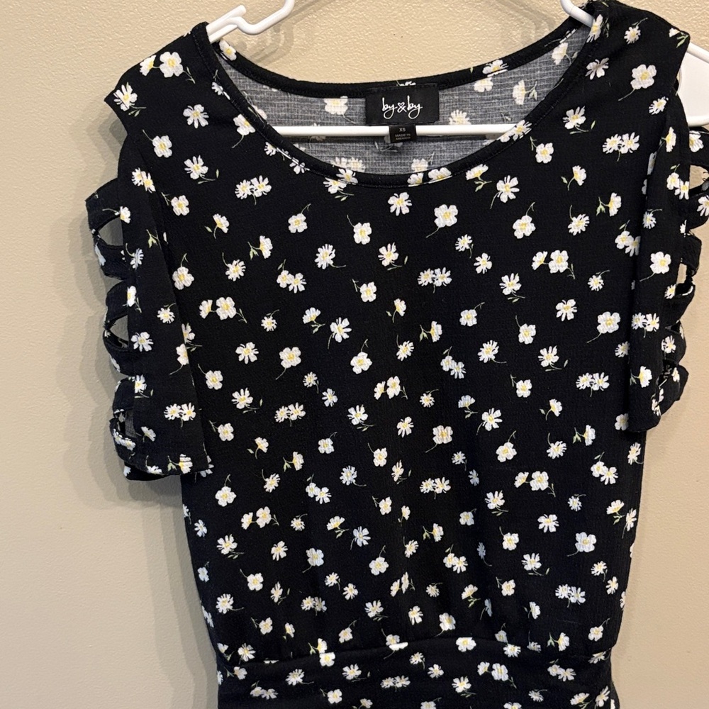 By & By Navy Floral Women's Blouse